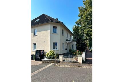 Schöne zentrale 10 Zimmerwohnung mit Küche u. Balkon - Preußisch Oldendorf