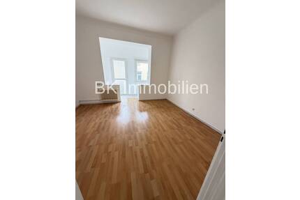 ** Frisch renovierte 3 Zimmer-Wohnung... Am Hamborner Altmarkt...** - Duisburg / Alt-Hamborn