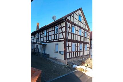 Zweifamilienhaus mit angrenzenden Landwirtschaftlichen Gebäuden - Seßlach