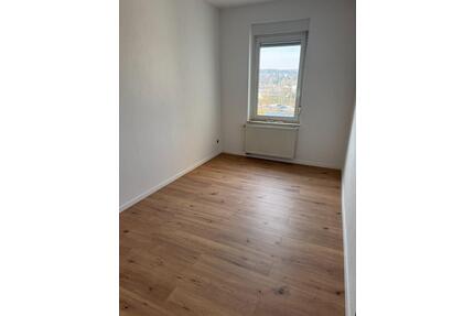 Lichtdurchflutete 4-Zimmer-Wohnung | 101m² | Loggia | Kernsaniert - Gera Alt-Bieblach