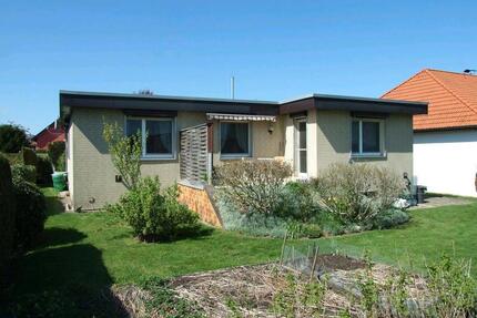 Einfamilienhaus im Bungalow-Stil in Randlage mit Feld-Weitblick - Braunschweig Wabe-Schunter-Beberbach