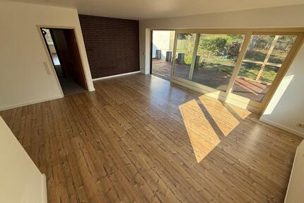 5 Zimmer, eigener Garten, riesige Terrasse, Stellplatz - zentral - Tastrup