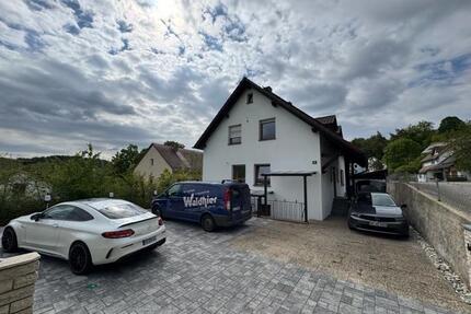Stilvolle EG-Wohnung mit 130qm Garten in Sanierung - Deuerling