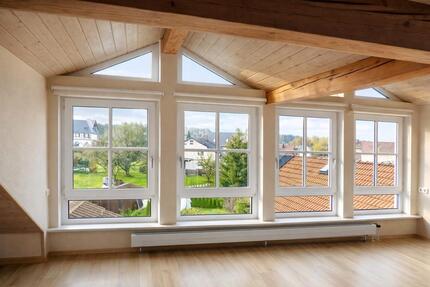 Helle 1,5-Zimmer-Dachgeschosswohnung mit traumhaftem Ausblick - Pettstadt