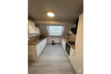 Ruhige, stilvolle 2-Zimmer-Wohnung teilmöbliert im DG - Lichtenfels