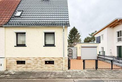 ** Ca.760 qm Freiheit mitten in Frankenthal: Charismatische Doppelhaushälfte mit riesigem Garten ** - Frankenthal (Pfalz)