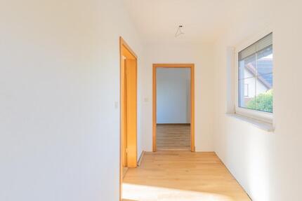 5,5-Zimmer-Wohnung mit überdachtem Balkon und Garage - Karlshuld