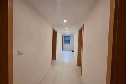 Haus zu vermieten - 840,00&nbsp;EUR Kaltmiete, ca.&nbsp; 150,00&nbsp;m&sup2; in Bodenfelde (PLZ: 37194)