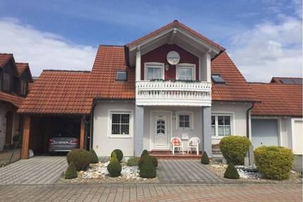 Schönes Einfamilienhaus mit Carport und Garage - Langenzenn