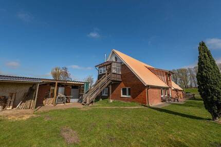 Ein Zuhause mit Geschichte, Raum für die ganze Familie und Entwicklungspotenzial! - Neuhaus