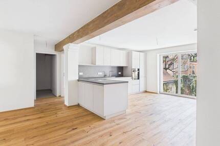ERSTBEZUG 3-Zimmer-Wohnung nach hochwertiger Denkmalsanierung - Einbauküche Balkon Ankleide - Amberg