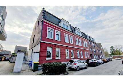 Dreifamilienhaus mit 108 m², 56 m² und 57 m² Wohnfläche mit charmantem Innenhof. - Oberhausen Sterkrade-Mitte