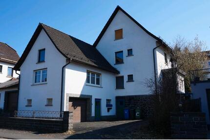 Ein- bis Zweifamilienhaus in Breidenbach ca 258 m²