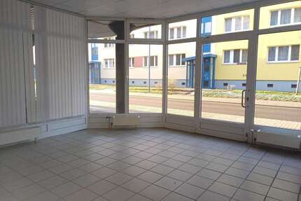Büro in Bitterfeld-Wolfen 1.814,25 € 295 m²