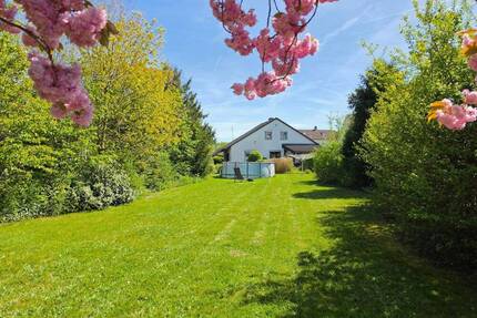 Modernes Wohnen mit Traumgarten in TOP-Lage! - Dörfles-Esbach