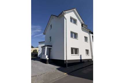 Haus zum Kaufen in Heimbach-Weis 469.000,00 € 170 m²