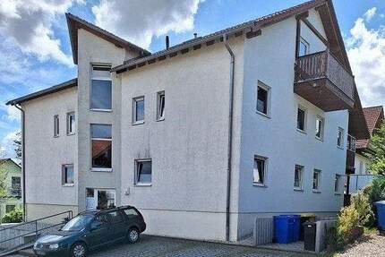 Schöne große Dachgeschoßwohnung in ruhiger Siedlungslage mit Pkw-Stellplatz - Waldenburg