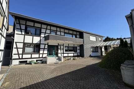 Haus zum Mieten in Bad Honnef 1.250,00 € 180 m²