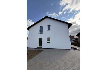 Haus zum Mieten in Blankenfelde 2.000,00 € 135 m²