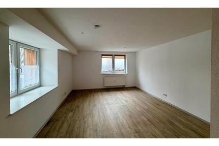 Barrierefreie 2-Zimmer-Wohnung mit Garagen-Stellplatz in Lam