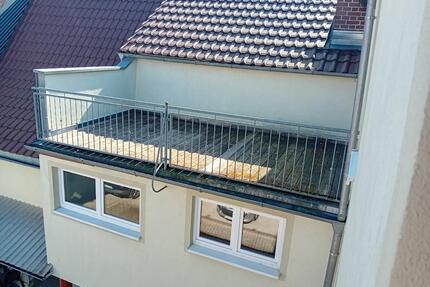 Einfamilienhaus mit großem Balkon und Kfz Stellplatz zu vermieten - Coburg