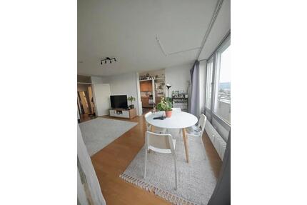 Helle 2-Zimmer Wohnung im 5. OG mit Balkon in Leonberg