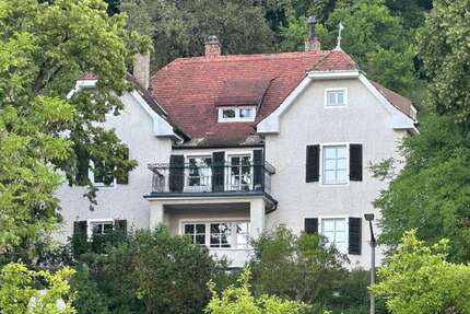 Haus zum Mieten in Regensburg 2.300,00 € 260 m²