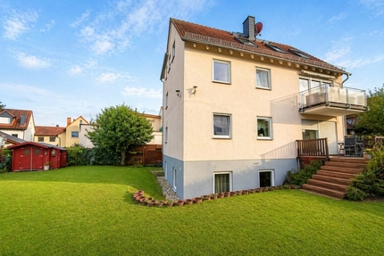 Karben: Modernes 3-Familienhaus im alten Ortskern von Petterweil