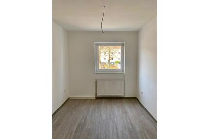 Kurzfristige Anmietung möglich - sanierte 2-Zimmer-Wohnung mit Tageslichtbad - Oberursel (Taunus)