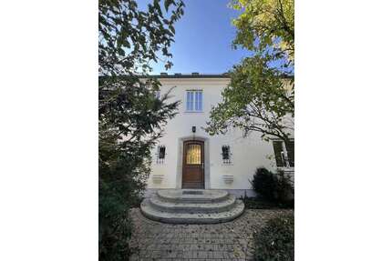 Haus zum Kaufen in Nürnberg 2.490.000,00 € 240 m²