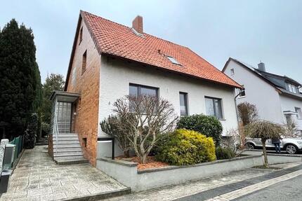 Ein- bis Zweifamilienhaus mit großer Gartenoase, in zentraler Lag - Gronau (Leine)