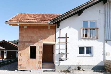 Neu saniertes Siedlungshaus mit drei Zimmern + Wohnküche - Bad Tölz