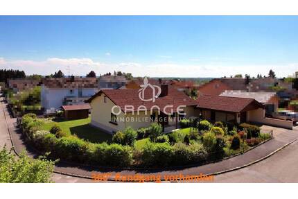 Wohnen mit Charme: Eckgrundstück - Bungalow mit Wintergarten, Gartenidylle, Keller & viel Platz! - Malching