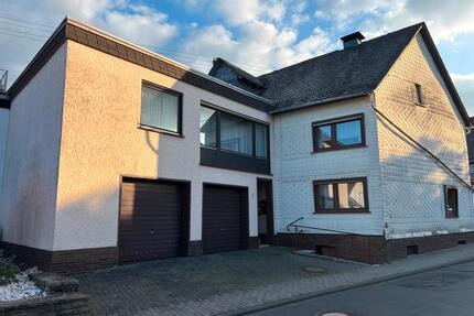 Großzügiges Wohnhaus auf rund 1.000 m² in Burbach-Holzhausen