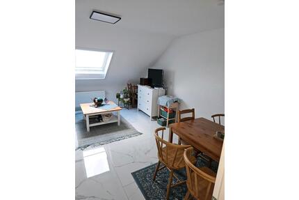 Gemütlich 2 Zimmer Dachgeschoss Wohnung in Ditzingen