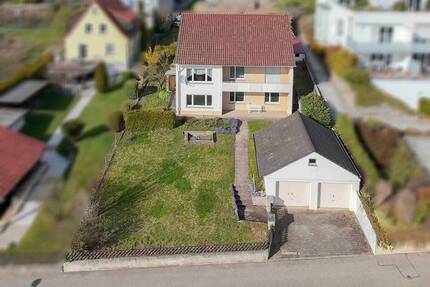 Familien aufgepasst: Schön gelegenes Einfamilienhaus mit ELW, Garten und Doppelgarage - Güglingen