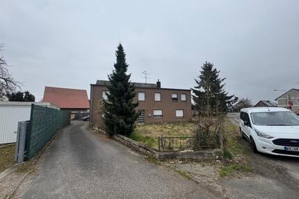 Charmantes Ein- bis Zweifamilienhaus mit 3 Garagen und Halle - Viersen Boisheim
