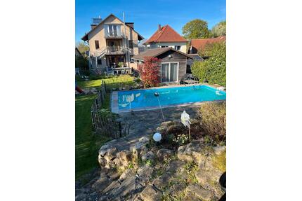 Von Privat: 4-Zimmer-Wohnung mit Garten, Pool & 2 Balkonen - Bielefeld Schildesche