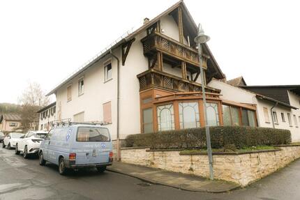 3-Zimmer-Wohnung mit Balkon und Hof – Pauschale Warmmiete 920 € - Tann (Rhön)