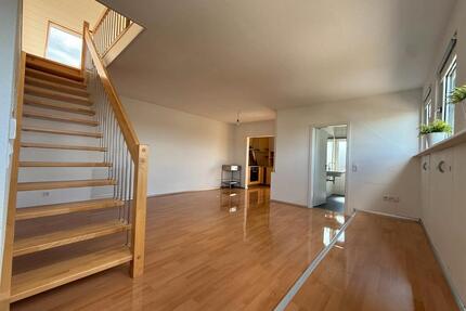 Klimatisierte 3 ZKB Maisonette Wohnung 80 m² in bevorzugter Lage - Eppelborn