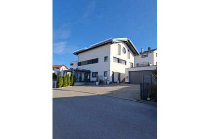 Modernes Zweifamilienhaus in ruhiger Lage in Geisenhausen