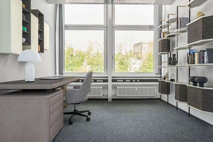 Büro in Erfurt 483,99 € 43 m² - 483,99&nbsp;EUR Kaltmiete, ca.&nbsp; 43,00&nbsp;m&sup2; in Erfurt (PLZ: 99091)