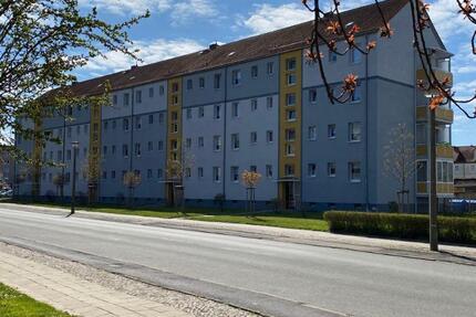 Schöner Sonnenbalkon, PKW Stellplatz möglich - Aschersleben