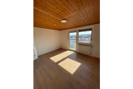 Lichtdurchflutete 3 Zimmer Wohnung mit Balkon & Garage in Ansbach