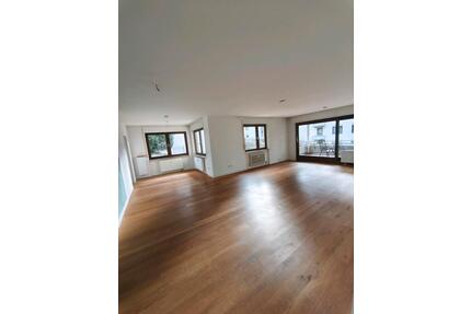 großzügige 3,5 Zimmer Wohnung - 1.950,00&nbsp;EUR Kaltmiete, ca.&nbsp; 115,00&nbsp;m&sup2; in Leonberg (PLZ: 71229)