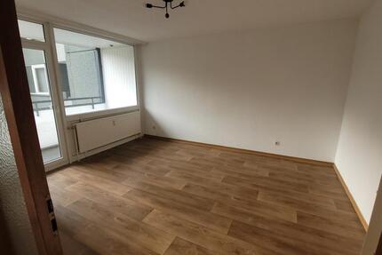 Helle 2-Zimmer-Wohnung mit Loggia, geräumiger Küche und modernem Bad – ideal für Singles & Paare - Dortmund Hombruch