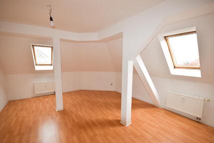 gemütliche Dachgeschosswohnung mit Charakter - Zwickau Neuplanitz