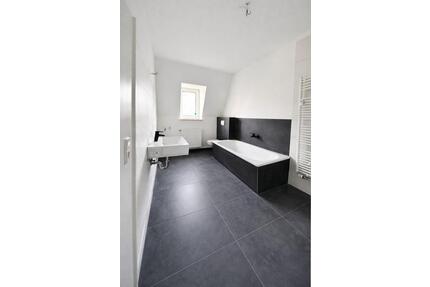 Großzügig, hell, hochwertig – sanierte 3-Raum-Wohnung im gepflegten Mehrfamilienhaus - Meerane