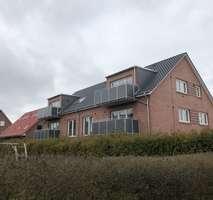 Helle, gemütliche DG-Wohnung mit Balkon & Einbauk. in Marienhafe - Upgant-Schott