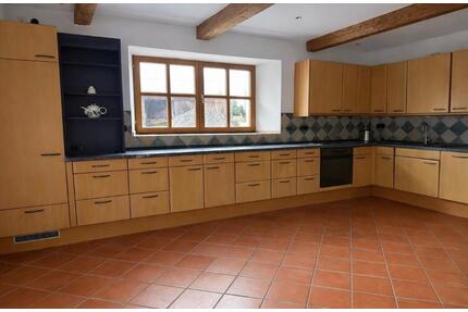 Wohnung Bauernhaus Miete - 1.500,00&nbsp;EUR Kaltmiete, ca.&nbsp; 300,00&nbsp;m&sup2; in Mintraching (PLZ: 93098)